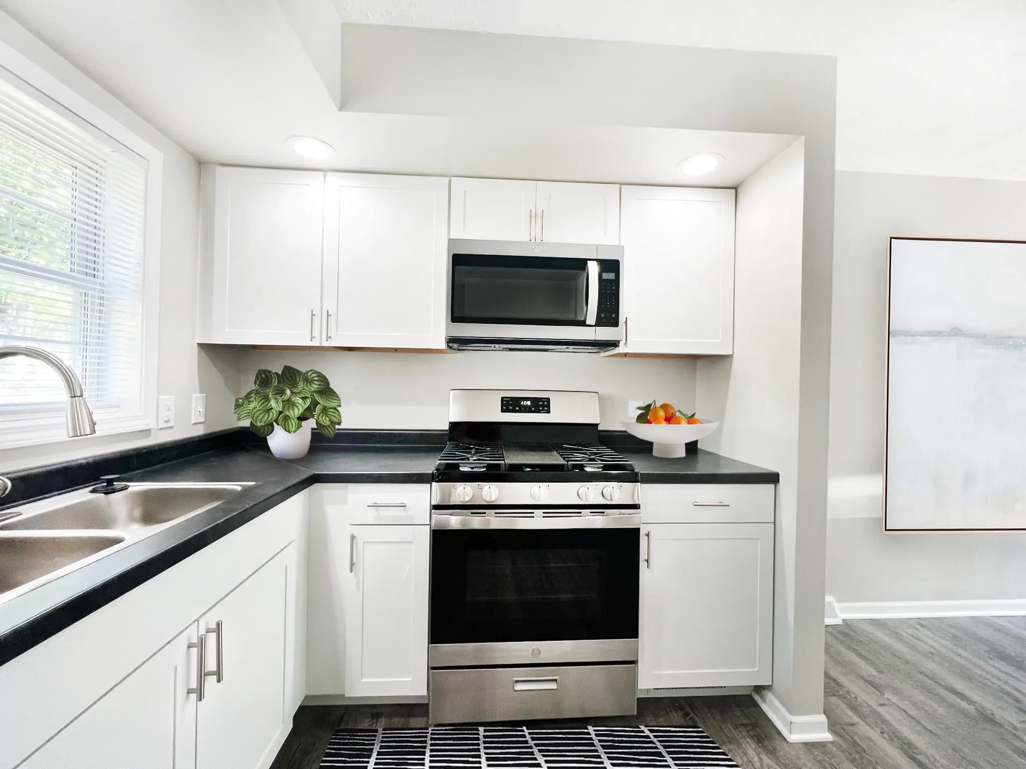 Edge at 1010 Apartments Cover Image